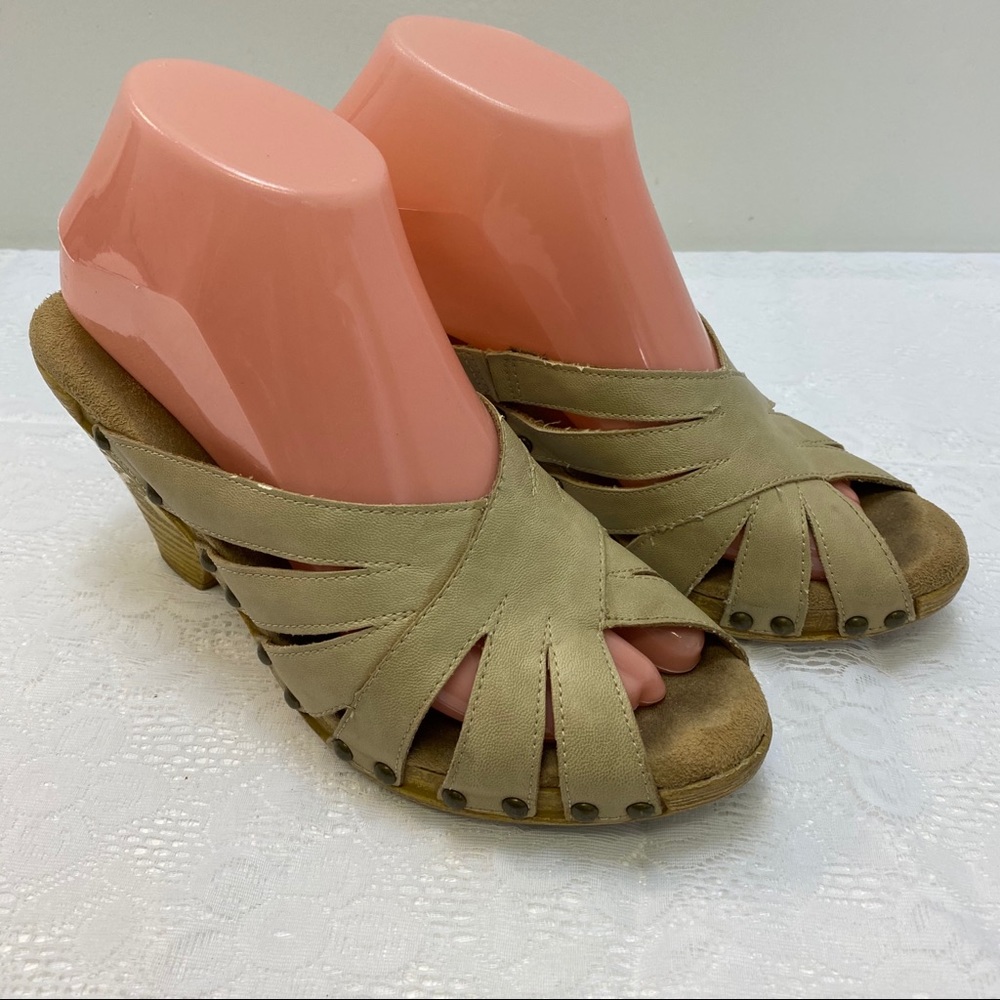 Bass. Women’s Heels. Slip on. Size 8M